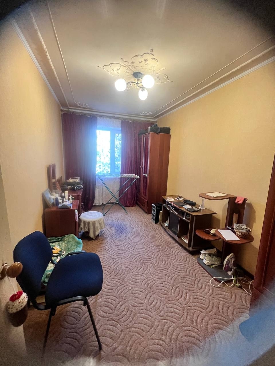 Продам трёхкомнатную квартиру, кв. Молодёжный, 3/5 эт. панельного дома, общая площадь 60 кв. м, окна м/п,балкон остеклен , сплит система, бойлер, с/у совмещён, трубы и проводка новые, квартира утеплена внутри, вода без перебоев. Состояние жилое заходи и живи, мебель и техника остается, хорошее место расположе...