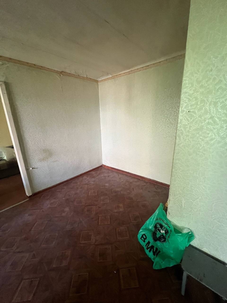 Продается в Луганске 2-х комнатную квартиру (улица Звейнека) ✅Этаж 2/4 ✅Общая площадь 41 кв.м ✅Отопление централизованное ✅ Балкон ✅ С/У совмещенный ✅ Комнаты смежные ✅ , долгов нет. ✅ В шаговой доступности: школы 5, больница 8, ТЦ Аврора, аптека, супермаркет, магазины, автовокзал ✅ Хорошая транспортная развя...